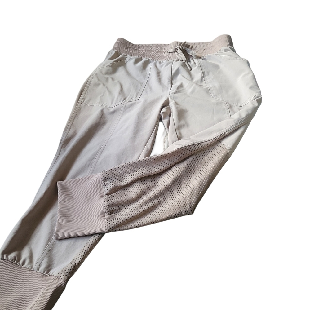 Kyodan Activewear Cropped Capris in Cream XS